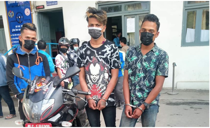 मोटरसाइकल चोरी आरोपमा तीन जना पक्राउ