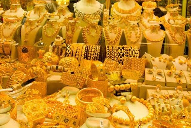 तोलामा ५ सय रुपैयाँले घट्यो सुनको मुल्य, कतिमा हुँदैछ काराेबार?