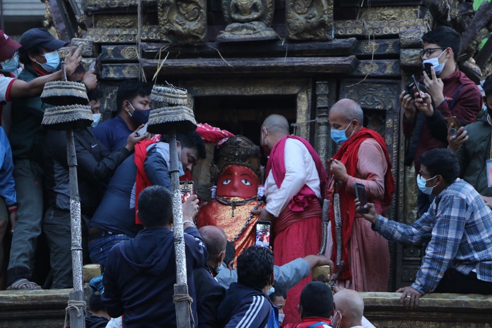 कोरोना महामारीबिच रातो मच्छिन्द्रनाथको रथारोहण सम्पन्न