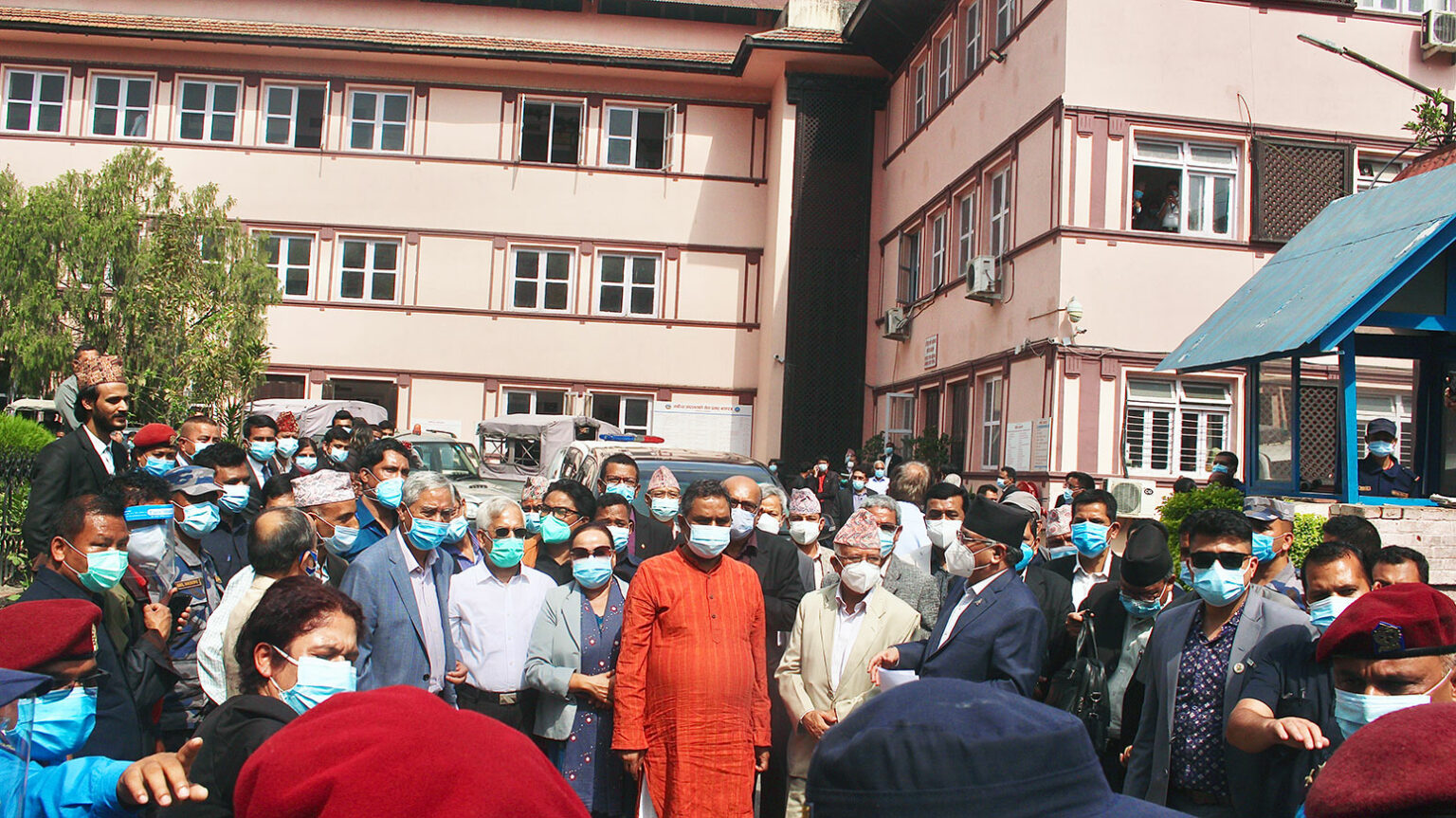 न्यायपालिकाको आँगनमा व्यवस्थापिकाको बहुमत
