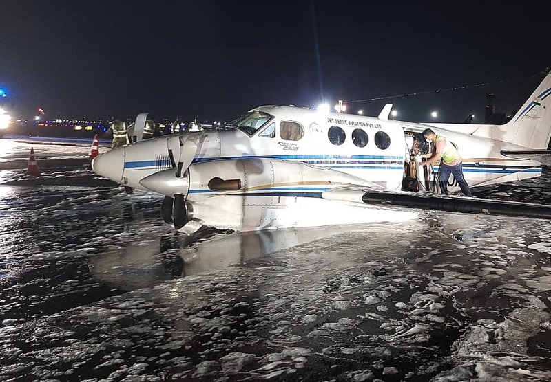 भारतमा बिरामी बोकेर उडेको जहाजको पाङ्ग्रा बीचमै खस्यो, सकुशल अवतरण