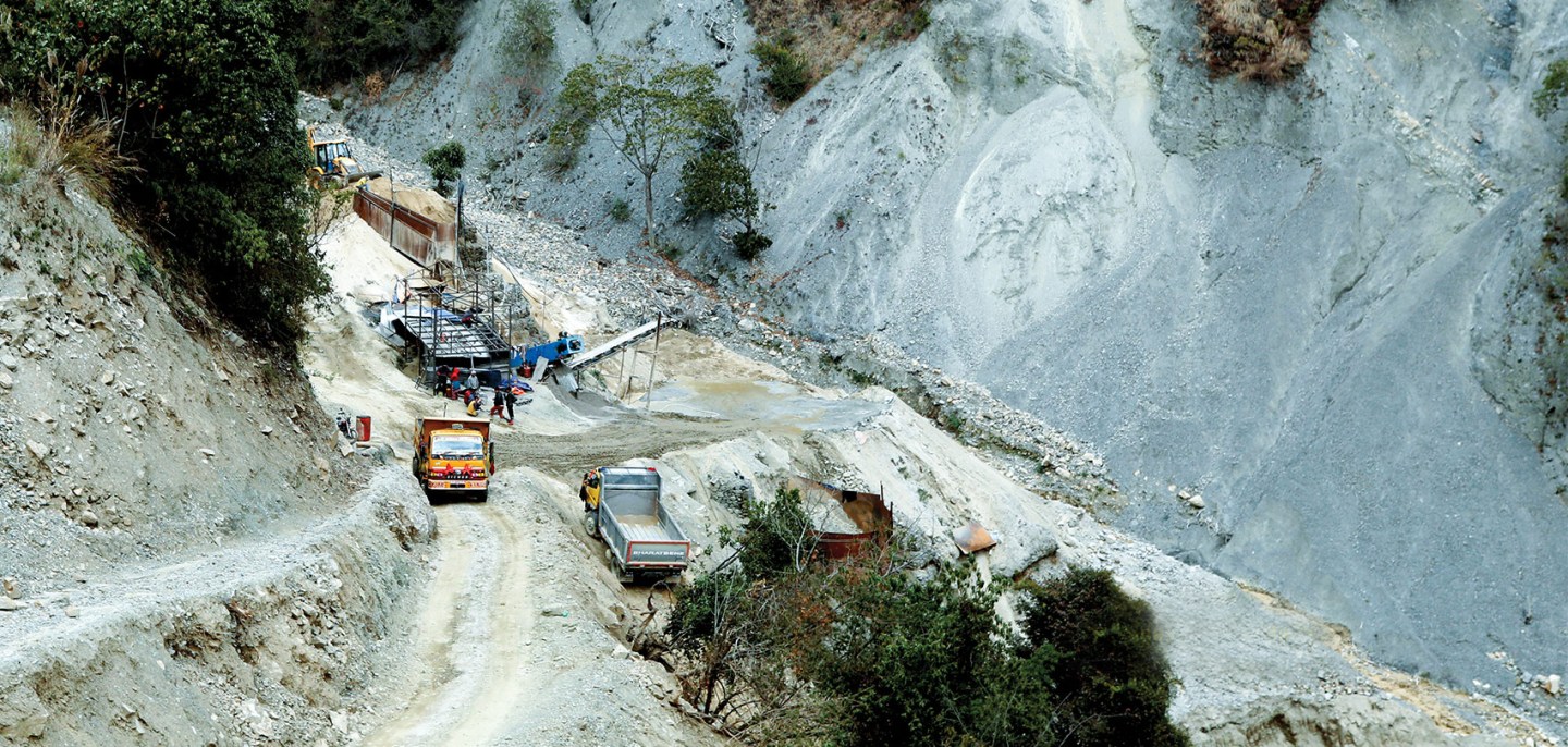 सरकारको बजेट भाषणपछि क्रसर चलाइरहेका डनहरू हौसिए