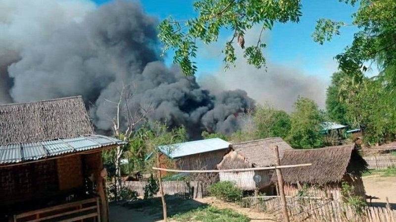 म्यानमारमा दोहोरो झडप : दुई जनाको ज्यान गयो, गाउँ जलेर ध्वस्त