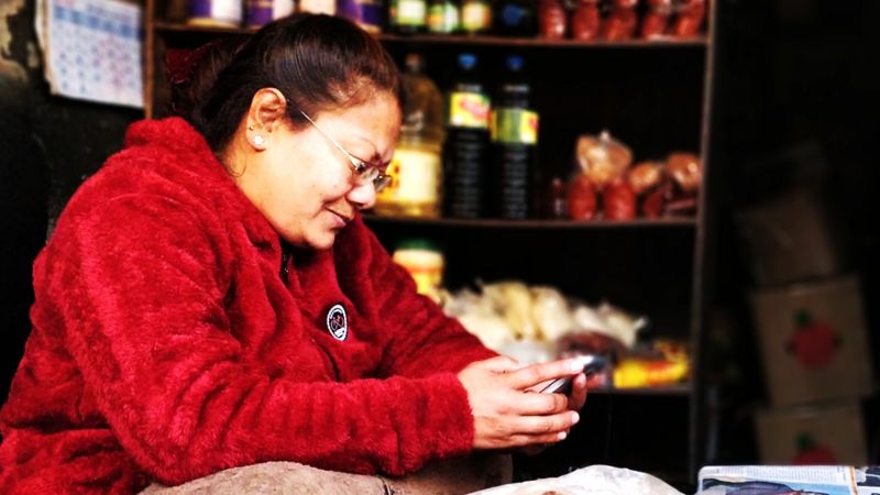 विदेशबाट ल्याइएका मोबाइल फोनमा साउनदेखि ‘कर लाग्ने’, दर्ता नगरी ल्याइएका फोन ‘नचल्ने’