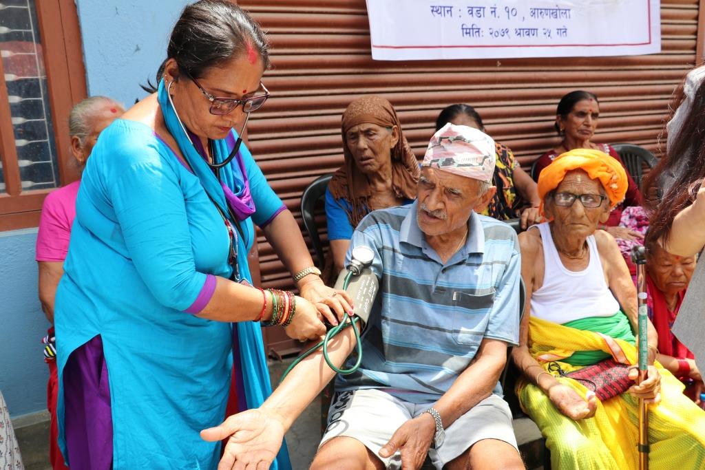 ७० वर्ष पुगेका ज्येष्ठ नागरिकलाई घरमा स्वास्थ्य सेवा