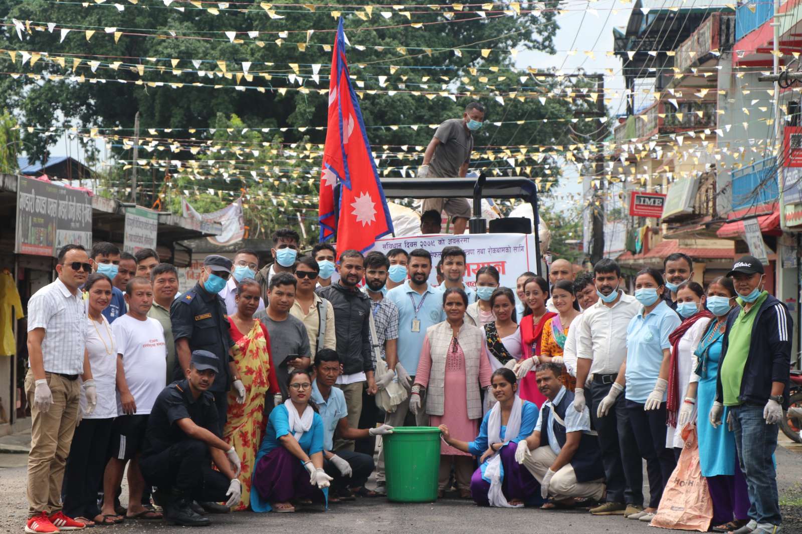 संविधान दिवसको अवसरमा हुप्सेकोट गाउँपालिकामा सरसफाई अभियान सुरु