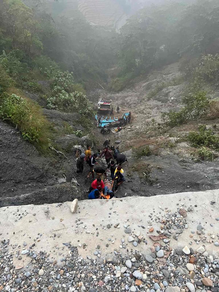 बुलिङटार बस दुर्घटना अपडेट (मृतक र घाईतेको पहिचान खुल्यो)