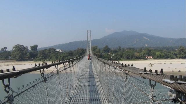 वाल्मीकि आश्रम पुग्न पुल बन्यो, बाटो बनेन