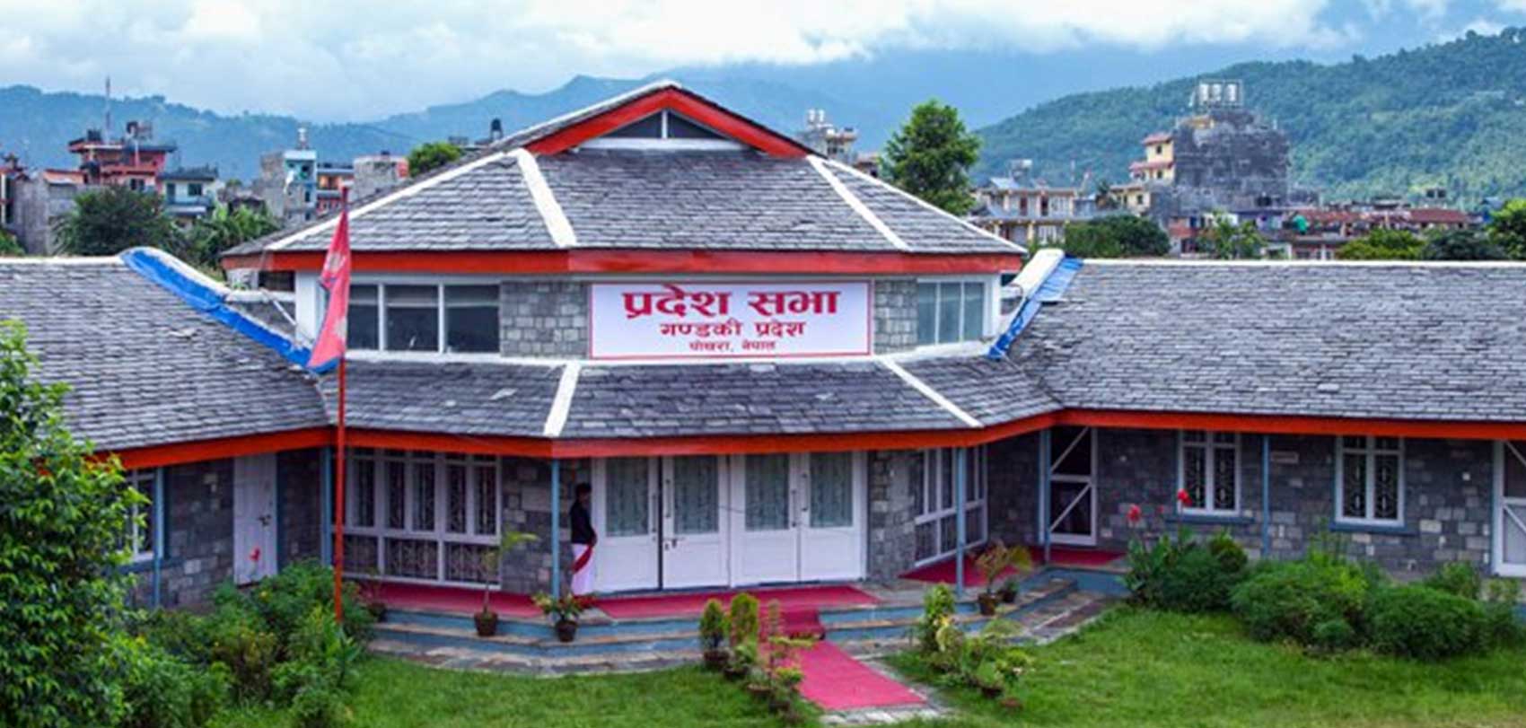 गण्डकी प्रदेश सरकारले चिकित्सक र स्वास्थ्यकर्मी सहितको टोली भुकम्प प्रभावित क्षेत्रमा पठायो