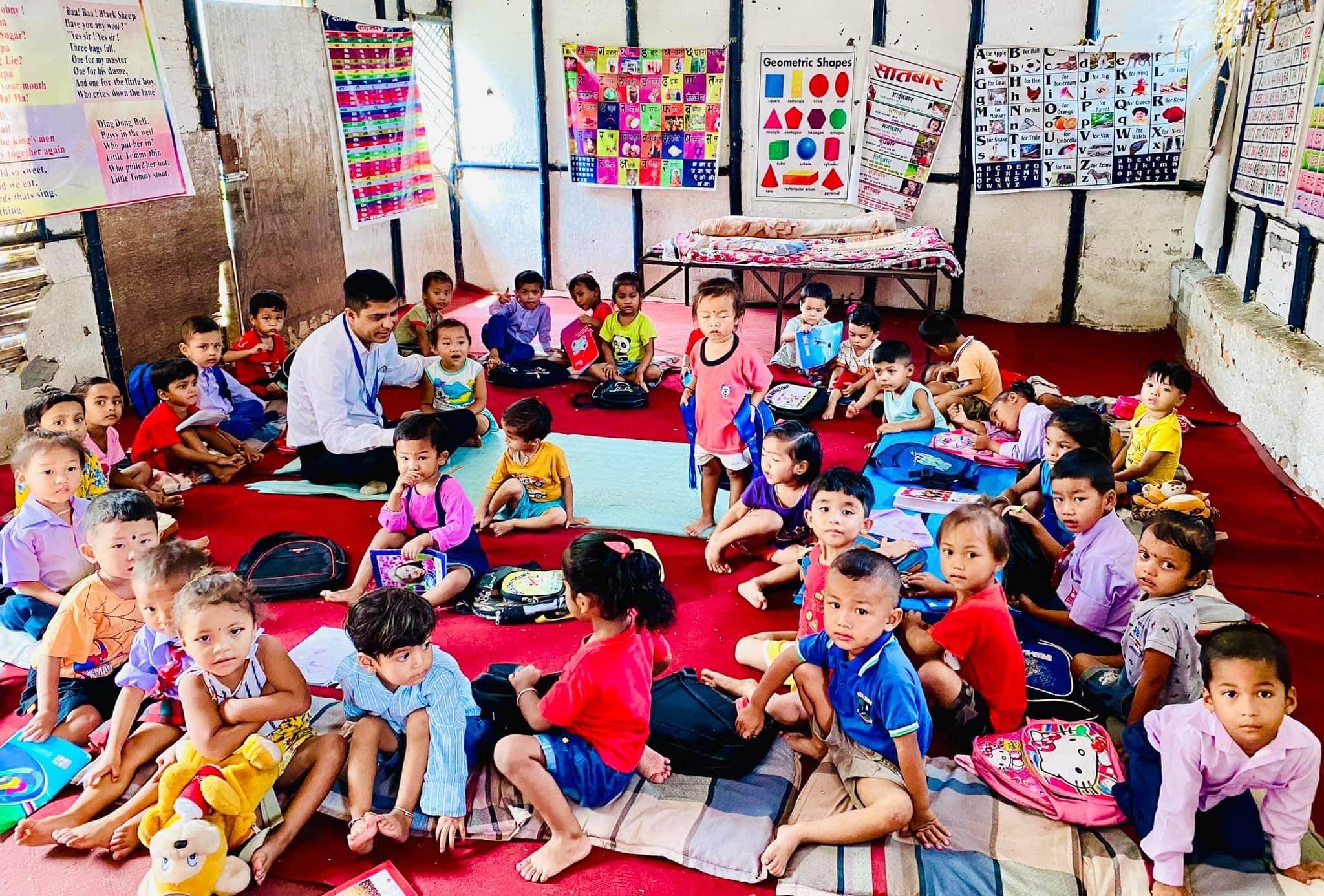 बार्षिकउत्सबमा निसुल्क स्टेसनरी वितरण