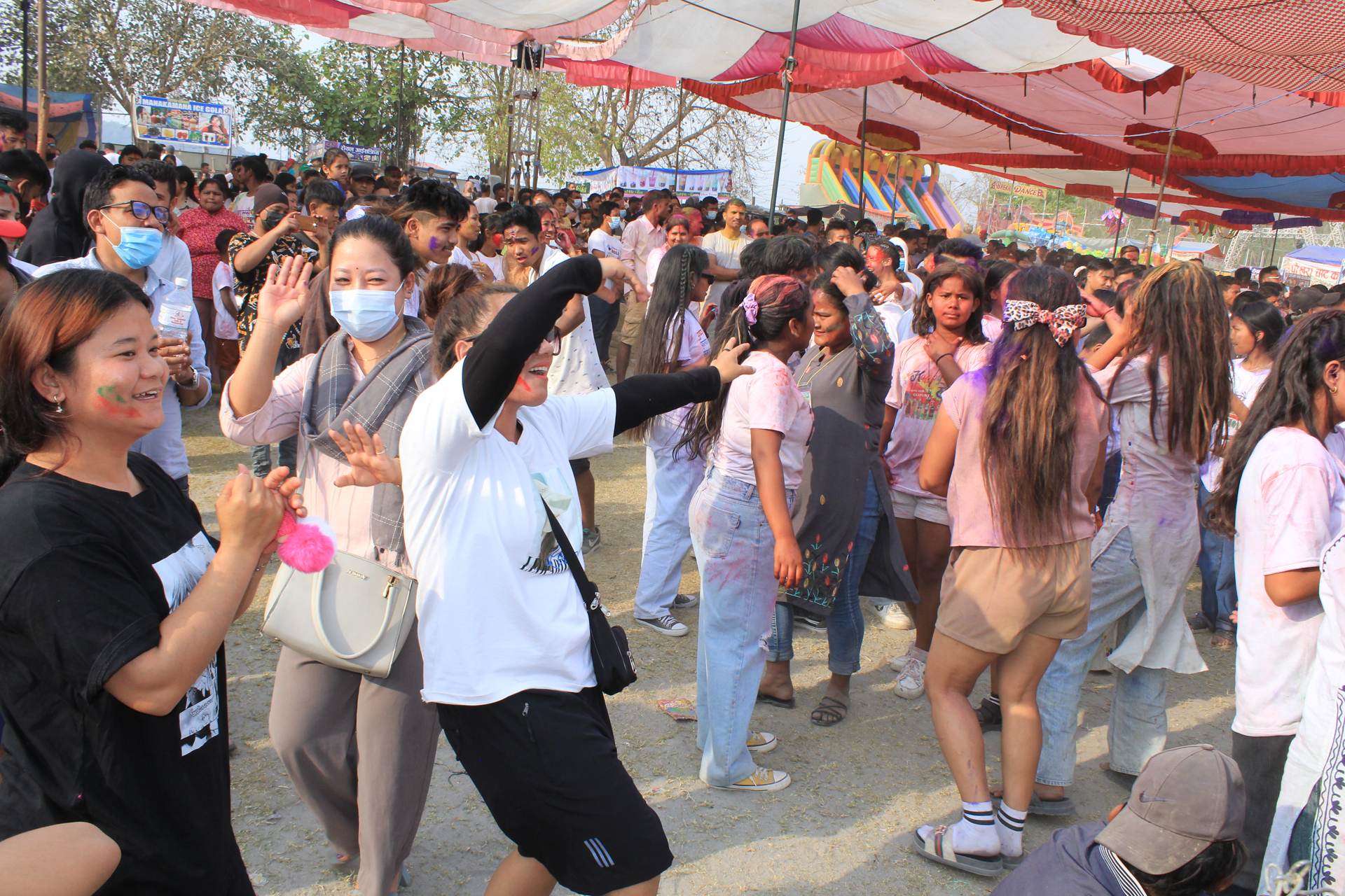 दश हजार दर्शकद्वारा मेलाको अवलोकन 
