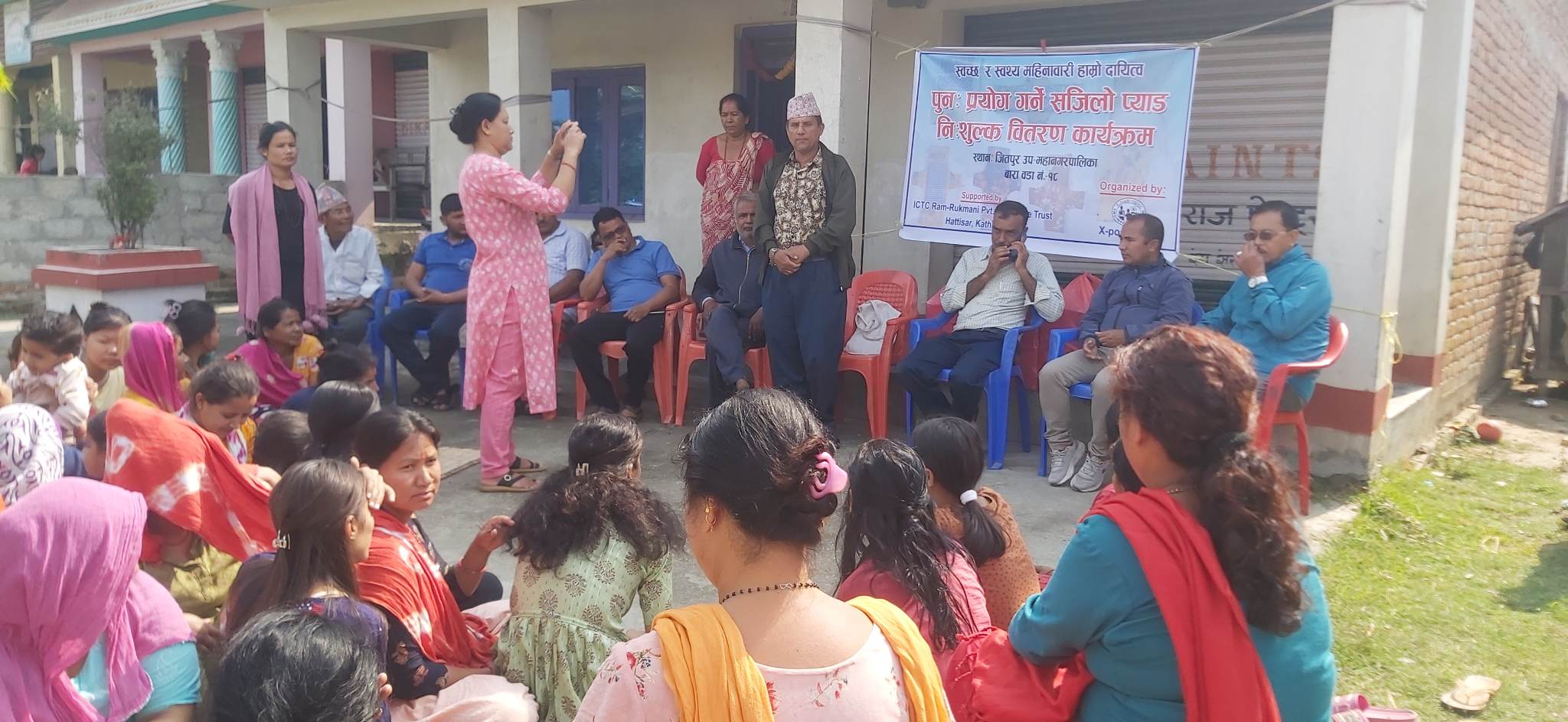 एक्सपोज नेपालद्वारा बाराका तीनसय जना महिलालाई सजिलो प्याड वितरण
