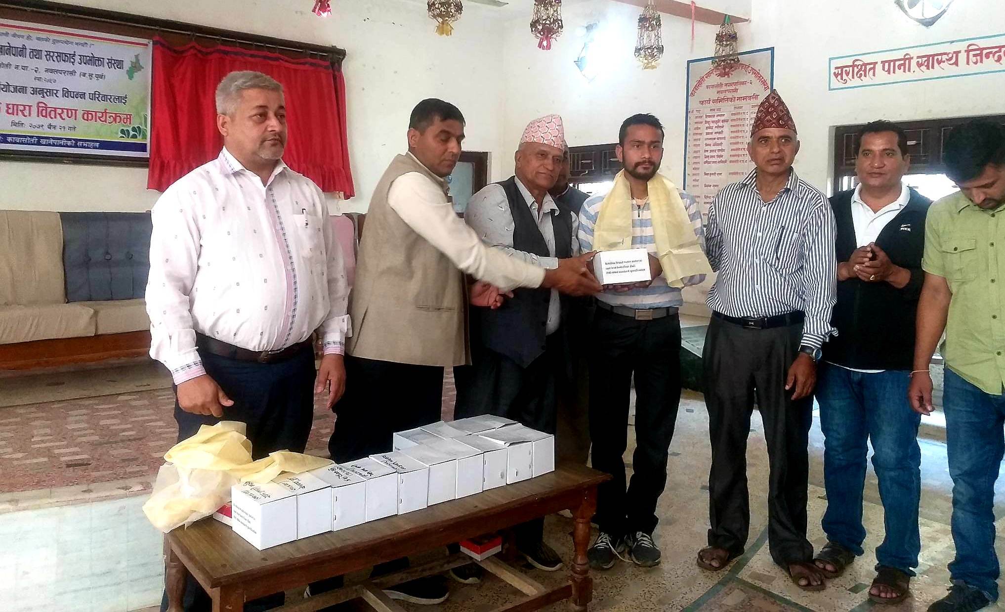 कावासोतीमा विपन्न परिवारलाई निःशुल्क धारा