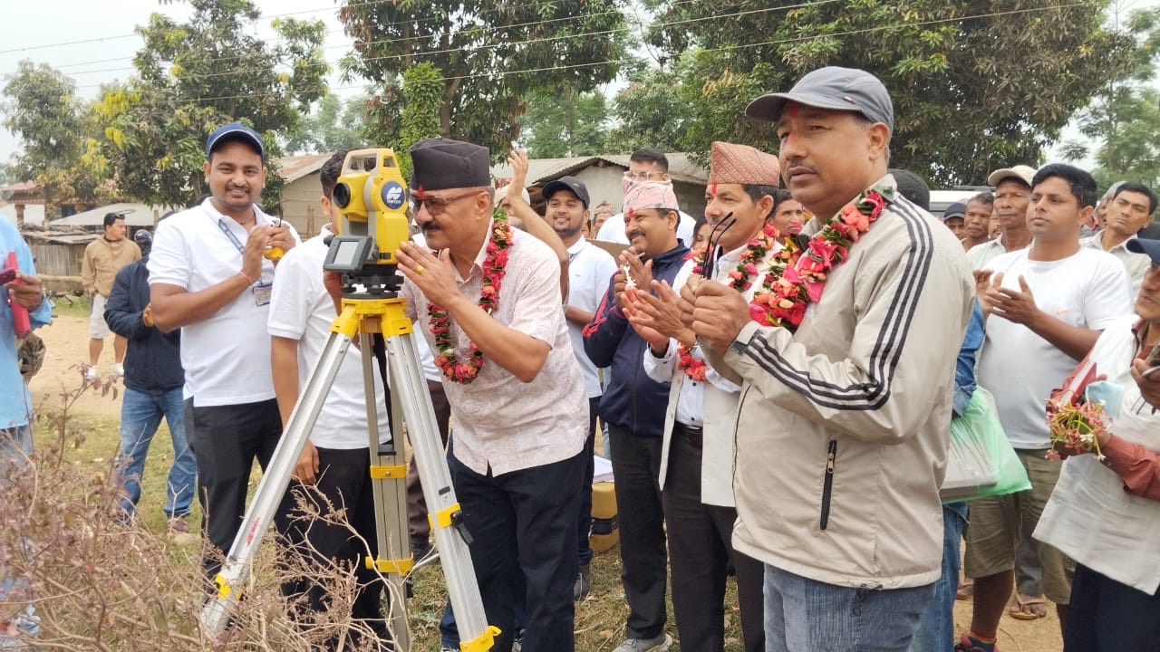 जग्गा नापजाँचको काम शुरु भएपछि स्थानीय खुशी