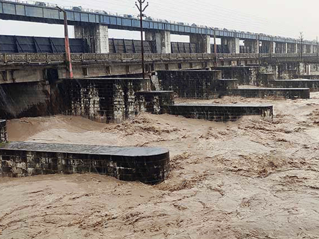 गण्डक ब्यारेजका सबै ढोका खुला