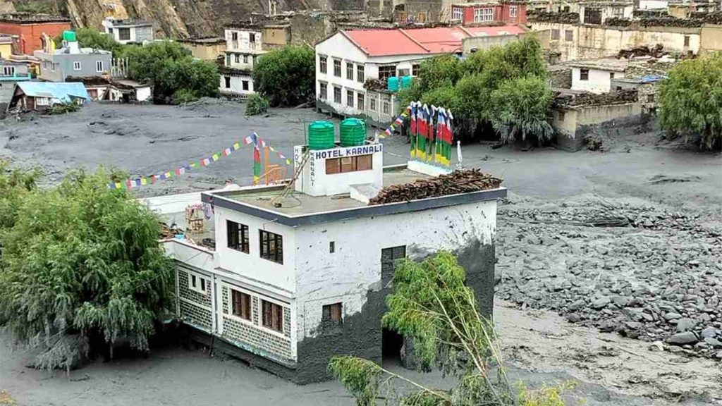 बाढीले कागबेनीका १५ घर, प्रहरी चौकी र पुल बगायो
