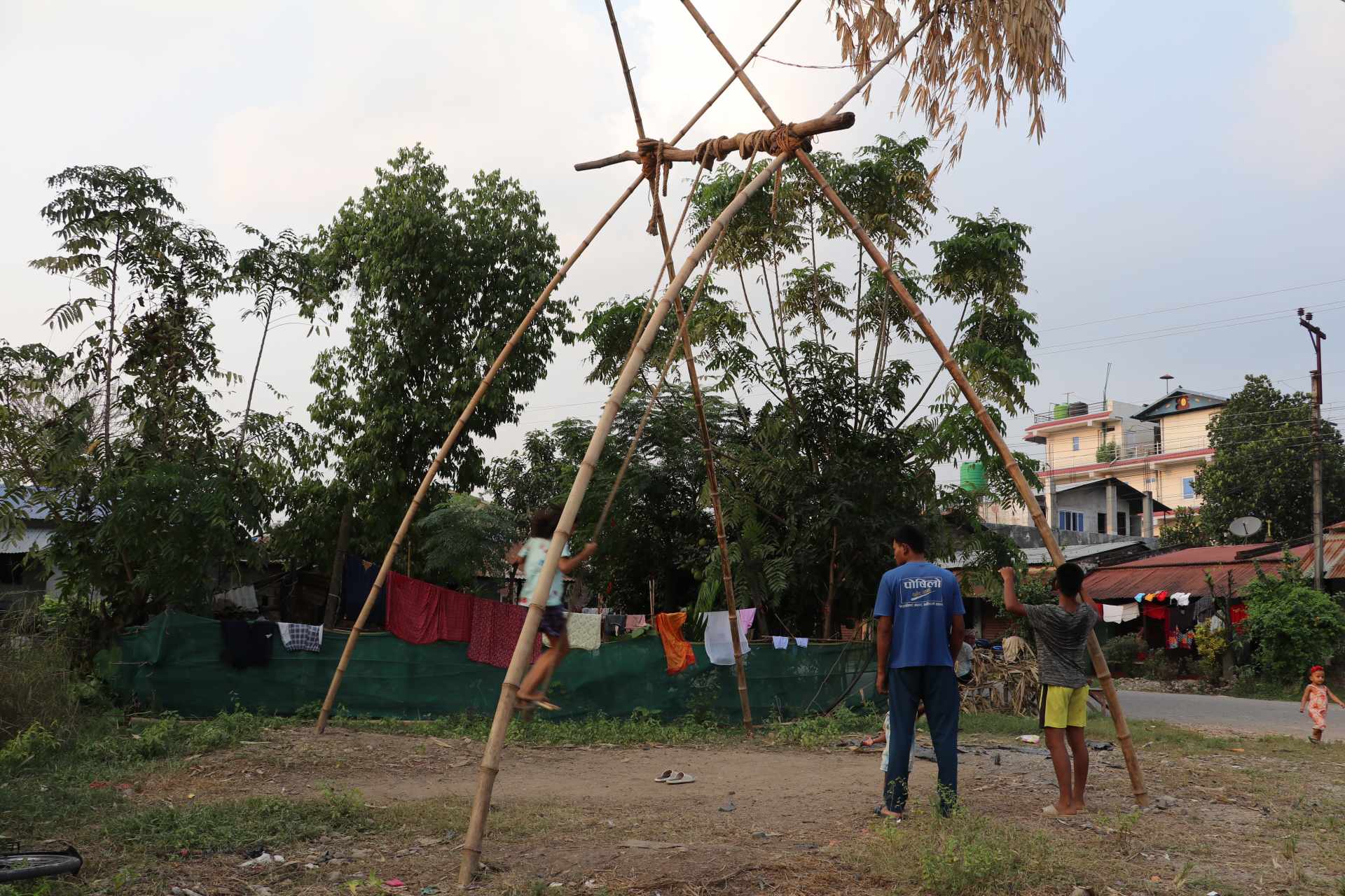 नवलपरासीमा लिङ्गे पिङ हराउँदै गएकामा चिन्ता