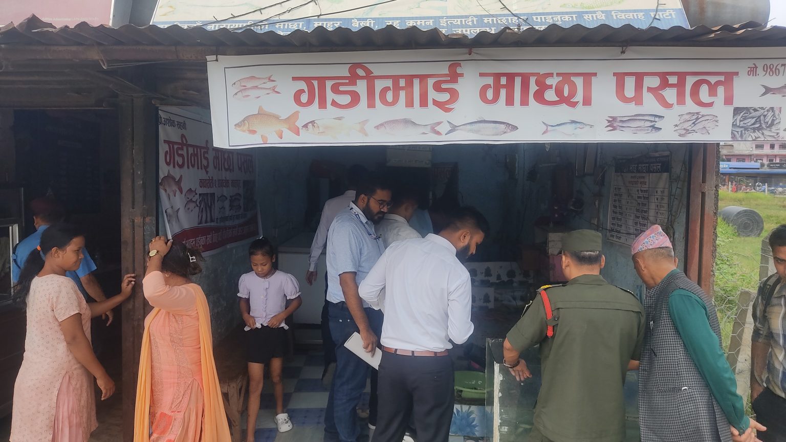 कावासाेतीका मासु पसलमा नगरपालिकाकाे अनुगमन