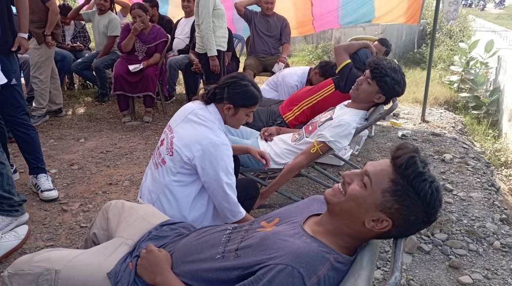 भूकम्पपीडितको सहयोगार्थ नवलपुरमा रक्तदान