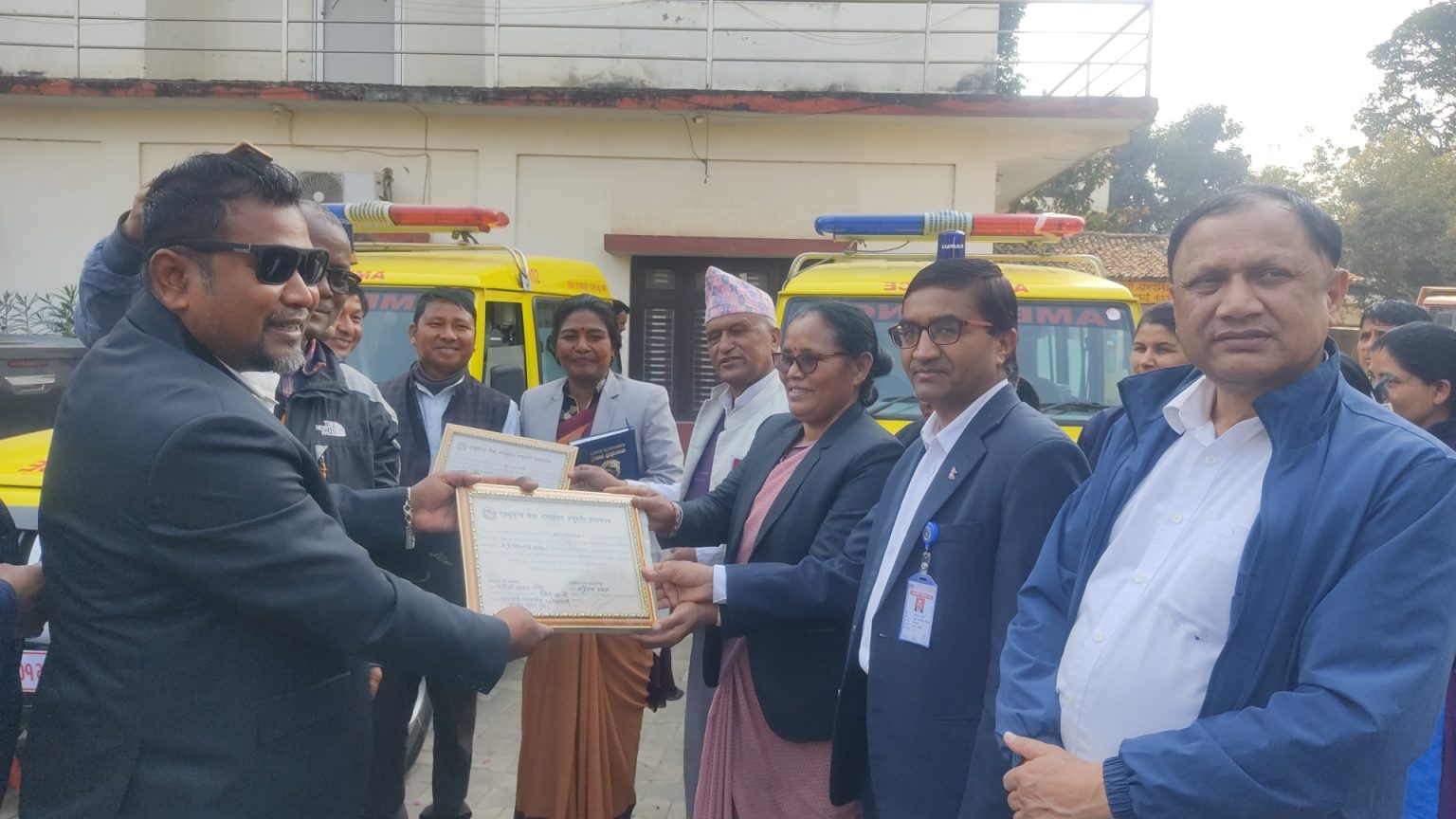 कावासाेतीका दुई स्वास्थ्य चाैकीलाई एम्बुलेन्स हस्तान्तरण