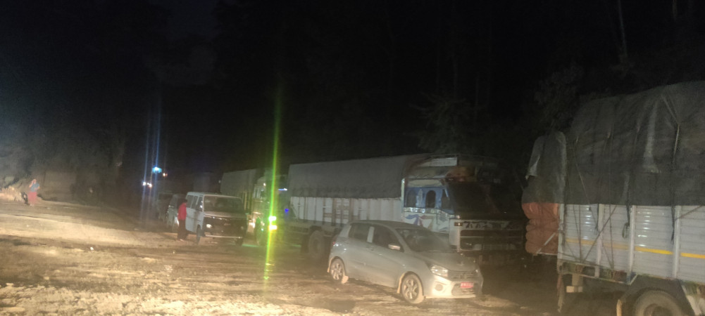 नारायणगढ बुटवल सडक खण्ड ठाउँ ठाउँमा अवरुद्ध