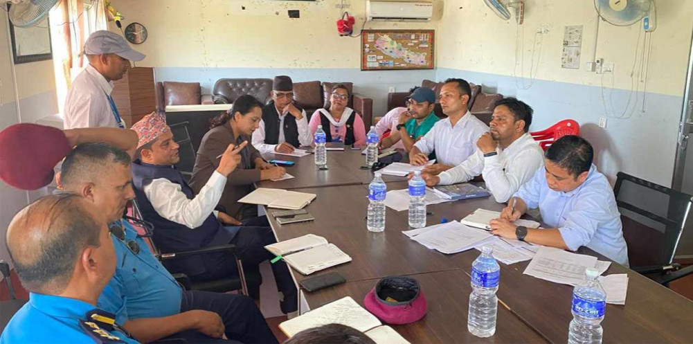 दाउन्ने सडकमा सकस : १ घण्टाभित्र सडक खुलाउन यान्त्रिक र जनशक्ति तयारी अवस्थामा राखिने