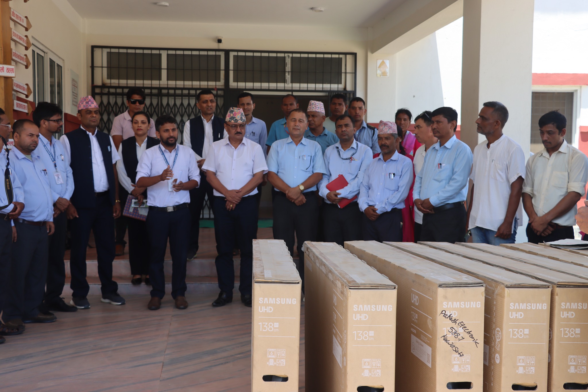 मध्यविन्दुका ११ सामुदायिक विद्यालयमा स्मार्ट टिभी जडान