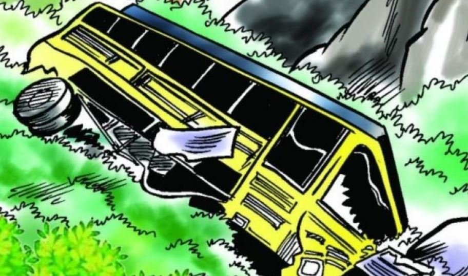 काठमाडौँ वाट भारतको जाँदै गरेको बस दुम्कीवासमा दुर्घटना, २३ यात्रु घाइते