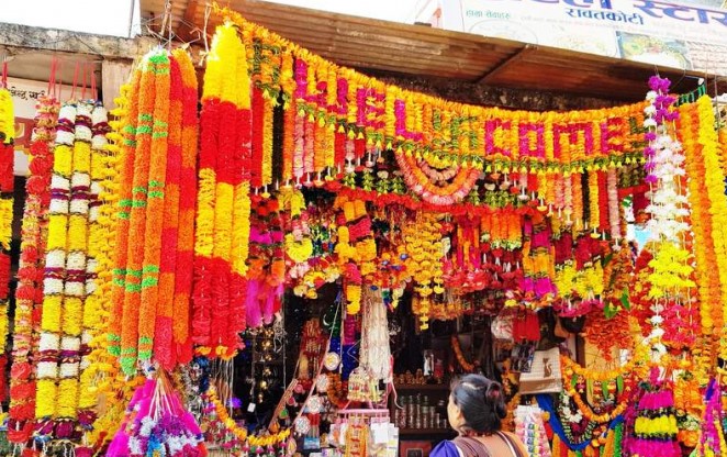 कावासोती र देवचुलीमा प्लास्टिकजन्य प्लास्टिकजन्य फूलगुच्छा बिक्रीमा रोक
