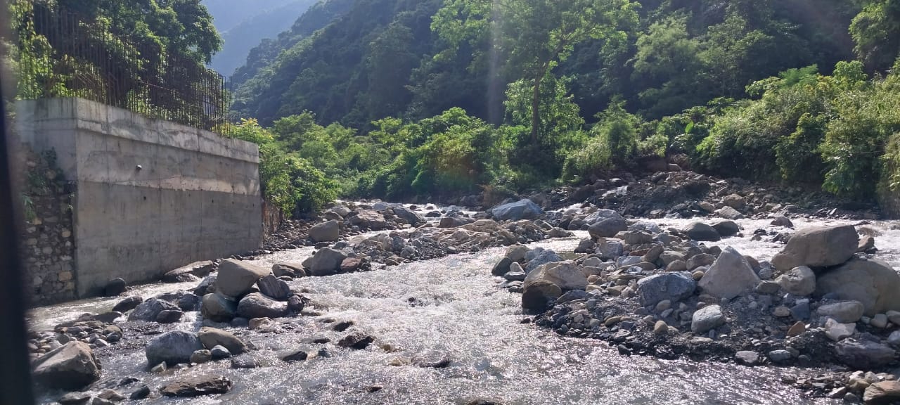 तरङ खोलाको पुल निर्माण थाल्न स्थानीयले गुहारे भौतिक पूर्बाधार मन्त्रालय