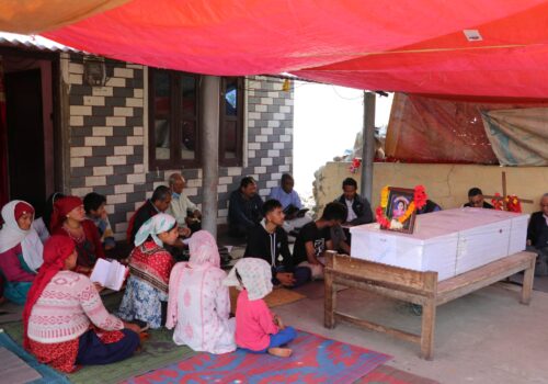 वैदेशिक रोजगारीको पीडाः ११ महिनापछि बाकसमा फर्किएकी तिलमाया