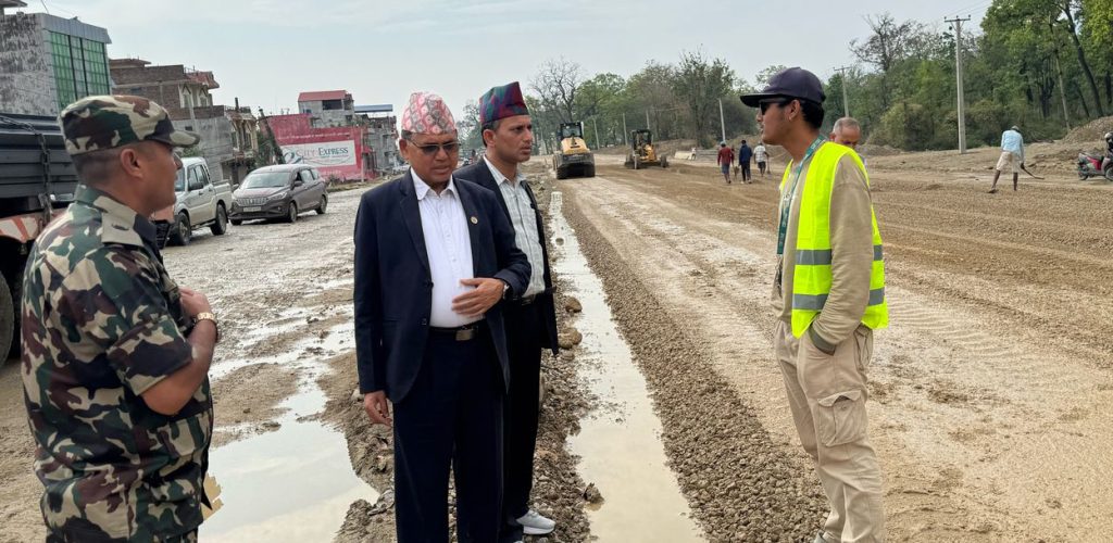 भौतिकमन्त्रीद्धारा दाउन्ने सडक अनुगमन