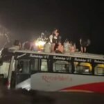 विनयी खोलाले यात्रु बस बगायो   