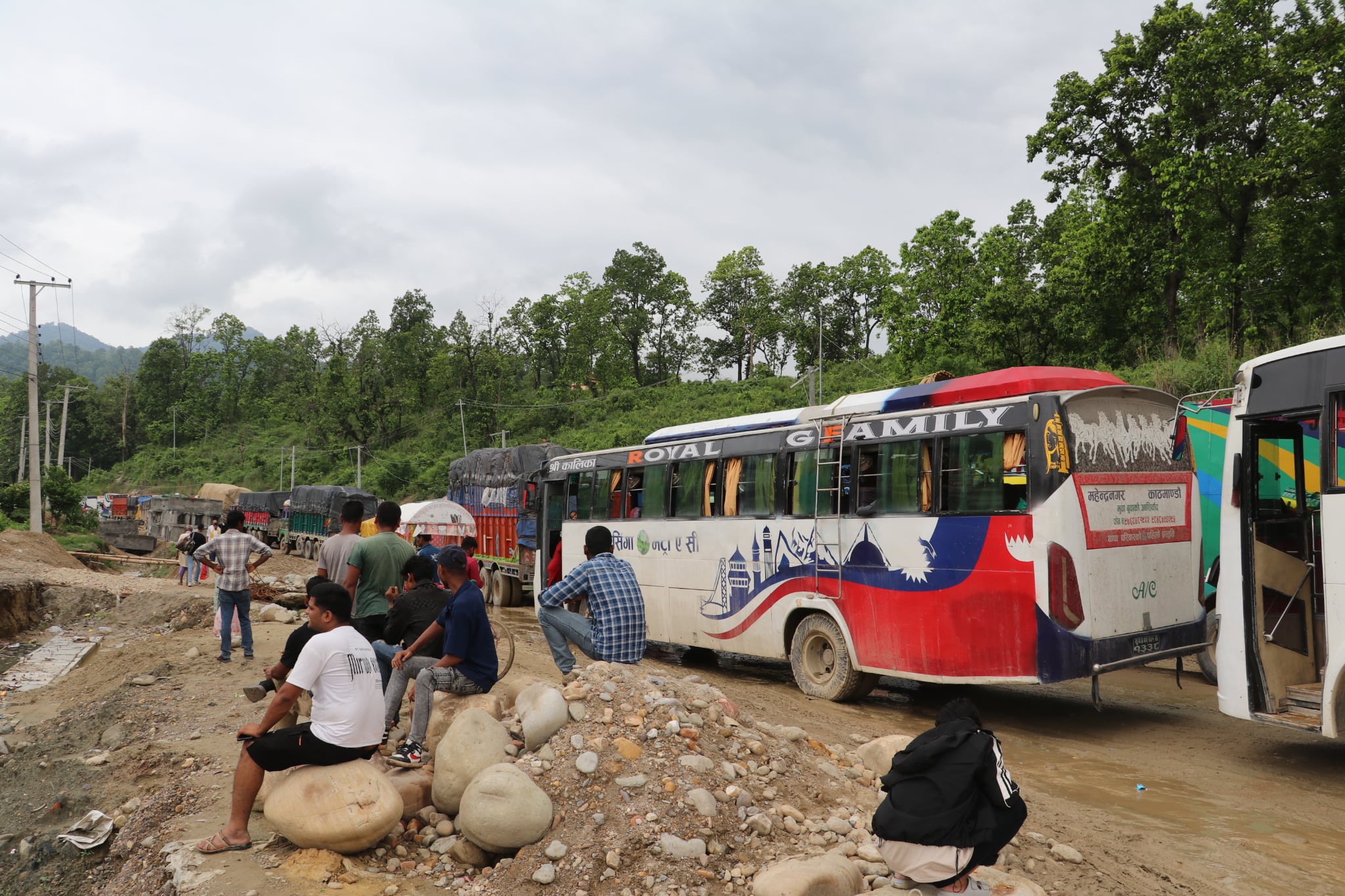 दाउन्ने दुम्कीवास सडक खण्ड फेरी अवरुद्ध