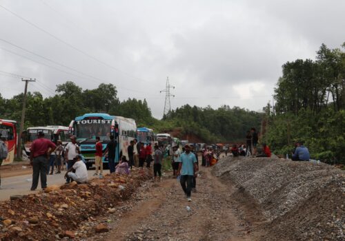 बुटवल–नारायणगढ सडक पूर्ण रूपमा अवरुद्ध