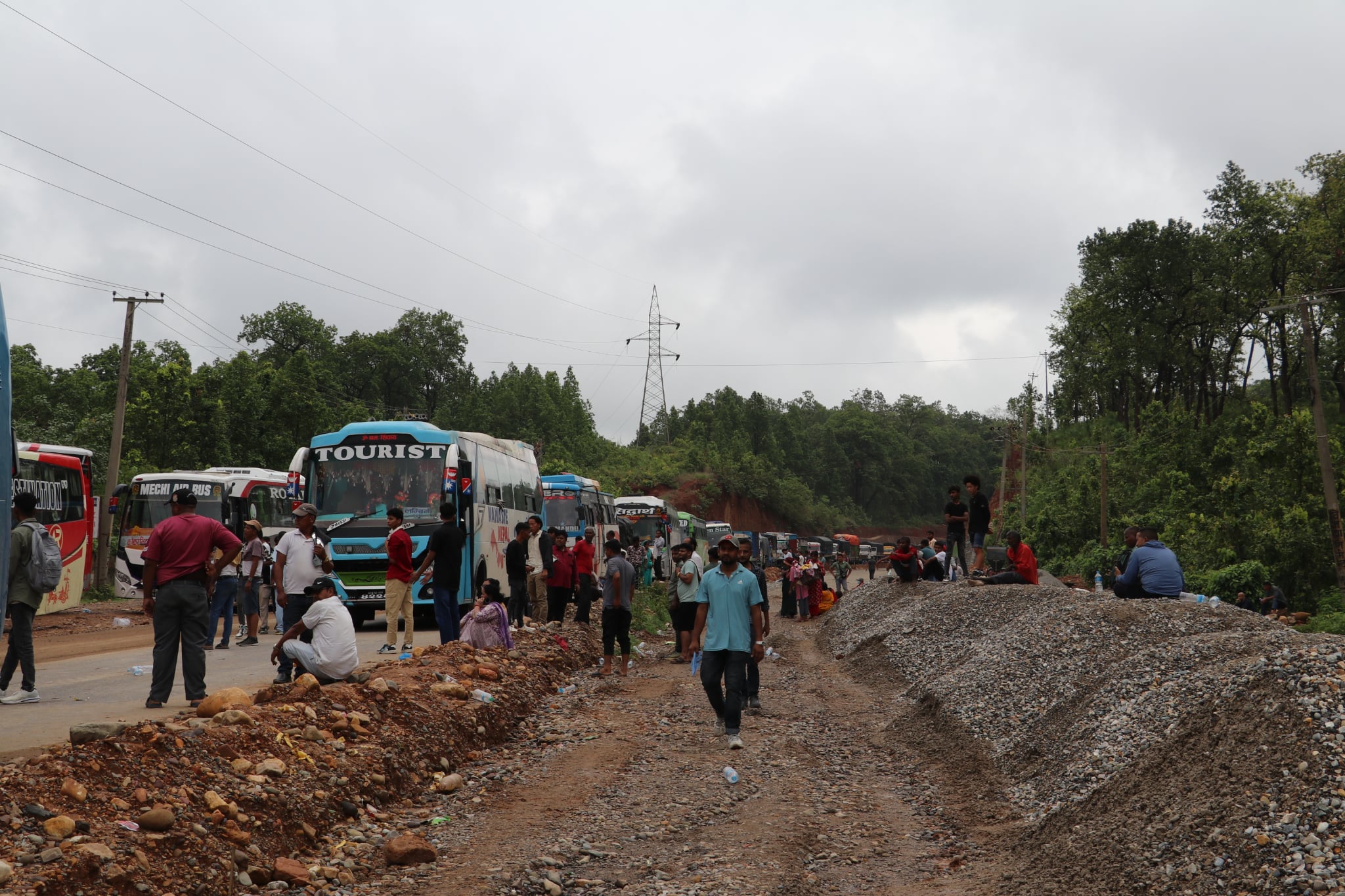 बुटवल–नारायणगढ सडक पूर्ण रूपमा अवरुद्ध