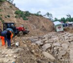 दाउन्नेमा पहिरो,सडक पूर्ण रूपमा अवरुद्ध